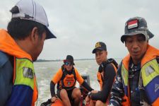 ABK Terjatuh dari Kapal di Perairan Kuala Teladas, Basarnas Lampung Kerahkan Tim Rescue  - JPNN.com Lampung