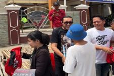 Ganjar Mahfud Canvassing Day, Ono Surono Turun Langsung Bagikan APK Ganjar - JPNN.com Jabar