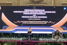 Jokowi Kaget Jumlah Lulusan S2 dan S3 di Indonesia Hanya 0,45 Persen - JPNN.com Jatim