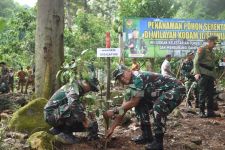 TNI Peduli Penghijauan Lingkungan, Ribuan Pohon Ditanam di Wilayah Pantai - JPNN.com Lampung