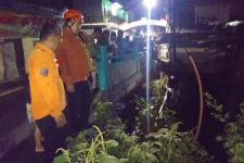 Bocah 7 Tahun di Surabaya Hilang Hanyut di Sungai Saat Hujan Deras - JPNN.com Jatim