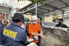 Polisi Gelar Rekonstruksi Pembunuhan Mahasiswi Oleh Kekasihnya Sendiri di Rumah Kontrakan Depok - JPNN.com Jabar