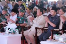 Prabowo Ungkap Kriteria Pemimpin Muda Idealnya Saat Bertanya ke Wagub Emil, Begini - JPNN.com Jatim