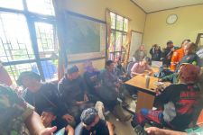 Dikabarkan Hilang dan Tersesat, 16 Peziarah Gunung Pangrango Ditemukan Selamat - JPNN.com Jabar