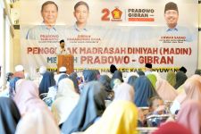 Ribuan Guru Madin di Banyuwangi Dukung Prabowo-Gibran, Sadad Yakin Menang Tebal - JPNN.com Jatim