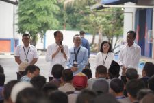Presiden Jokowi Bagikan Bantuan Beras Premium untuk Warga Bantul - JPNN.com Jogja