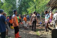 Tanah Longsor Menimpa Rumah Warga di Gunungkidul - JPNN.com Jogja