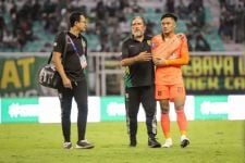 Penjelasan Pelatih Persebaya Soal Cedera Ernando Ari - JPNN.com Jatim