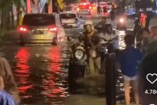 Surabaya Diguyur Hujan 6 Jam,  Akibatkan 14 Titik Banjir dan 17 Pohon Tumbang - JPNN.com Jatim
