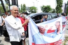 Alih-Alih Marah, Ganjar Tunjukkan Sikap Terpuji saat Diadang Pendukung Prabowo di Balikpapan - JPNN.com Kaltim