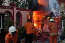 2 Rumah di Margodadi Surabaya Kebakaran, 1 Orang Terpapar Panas - JPNN.com Jatim