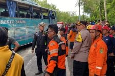 Bus Rombongan Asal Karanganyar Terguling di Bukit Bego, 2 Tewas, Puluhan Luka-Luka - JPNN.com Jogja