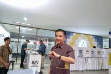 Mencoblos di TPS Kota Bandung, Pj Gubernur Jabar Bey Machmudin Hanya Pilih Capres dan Cawapres - JPNN.com Jabar