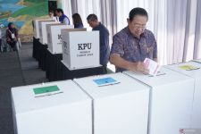 Momen Pertama Kali SBY Mencoblos di Tanah Kelahirannya Pacitan - JPNN.com Jatim