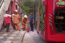 Bus Trans Semanggi Mendadak Mengeluarkan Asap, Rem Cakram Bau Sangit - JPNN.com Jatim