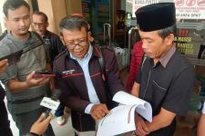 Pedagang Angkringan Laporkan Ketua KPU ke Polda Jatim, Tetapi Ditolak - JPNN.com Jatim
