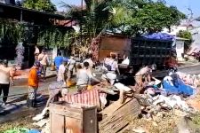 Pasukan Gabungan Bersihkan Sampah Pascabanjir Demak, Sekda: Bangun Semangat Baru! - JPNN.com Jateng