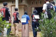 Rekonstruksi Kasus Kopi Sianida Tewaskan Remaja di Pacitan, 28 Adegan Diperagakan - JPNN.com Jatim