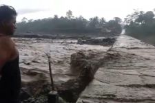 Gunung Semeru Dilanda Banjir Lahar Dingin Selama 3 Jam Lebih - JPNN.com Jatim