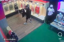 Persis Solo Store Kemalingan, Pelaku Mengambil Satu Jersey Warna Hitam - JPNN.com Jateng