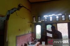 2 Rumah di Desa Pasirbaru Rusak Akibat Bencana Pergerakan Tanah di Sukabumi - JPNN.com Jabar