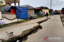 Walah! Bencana Pergerakan Tanah di Bojongmangu Bekasi Meluas - JPNN.com Jabar