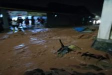 Banjir Bandang Terjang Pekalongan, 2 Orang Tewas, 50 Rumah Rusak - JPNN.com Jateng