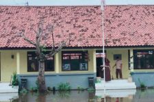 Dua SD di Batang Terendam Banjir, 435 Anak Kena Imbasnya - JPNN.com Jateng