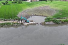 Banjir Mojokerto, Kali Brangkal Dibangun Tanggul Darurat - JPNN.com Jatim