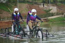 Gunadarma Luncurkan Perahu Listrik dan Sepeda Listrik Amfibi - JPNN.com Jabar