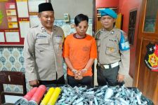 Pemuda di Pasuruan Ditangkap Polisi, Simpan Ratusan Bahan Peledak & Mercon - JPNN.com