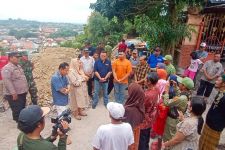 Tinjau Longsor di Sendangmulyo Semarang, Mbak Ita: Pengerjaan Diperkirakan 4 Bulan - JPNN.com Jateng