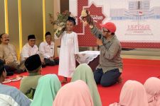 Berbagi Kasih Saat Ramadan, Untag Surabaya Hibur Anak Yatim Piatu dengan Dongeng - JPNN.com Jatim