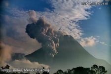 Magelang Hujan Abu Gunung Merapi, Warga Diimbau Jauhi Daerah Bahaya - JPNN.com Jateng