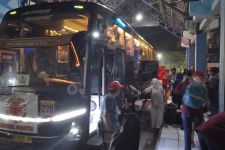 Perjalanan Bus Mudik Gratis Pemkot Semarang Lancar, Ratusan Pemudik Tiba di Terminal Mangkang - JPNN.com Jateng