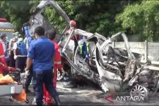 Petugas Ungkap Identitas Pemilik Mobil Grand Max yang Hangus Terbakar dalam Kecelakaan Maut di Tol Cikampek - JPNN.com Jabar