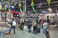 Puluhan Ribu Orang Tiba di Jogja Pakai Kereta - JPNN.com Jogja