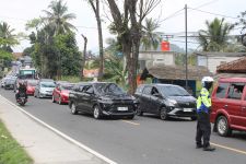 Urai Kepadatan Arus Balik Lebaran, Polisi Terapkan One Way di Jalur Nagreg - JPNN.com Jabar