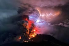 Erupsi Gunung Ruang Picu Peningkatan Aktivitas Dua Gunung Lain - JPNN.com