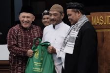 Baznas Depok Salurkan Ratusan Bantuan Paket Bahagia untuk Guru Mengaji dan Marbut - JPNN.com