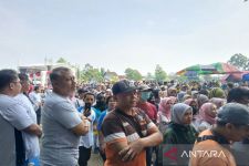 Memperingati May Day 2024, Ratusan Buruh di Temanggung Lakukan Jalan Sehat - JPNN.com