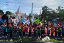 Demo Buruh di Surabaya, Massa Sampaikan 11 Tuntutan Soal Ini - JPNN.com Jatim