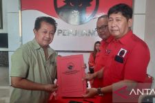 Mantan Kasatpol PP Kota Semarang Ambil Formulir Pendaftaran Pilkada 2024 di Kantor PDIP - JPNN.com Jateng
