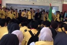 Mahasiswa Unnes Geruduk Rektorat, Protes Biaya Pengembangan Kampus Naik Tinggi - JPNN.com Jateng