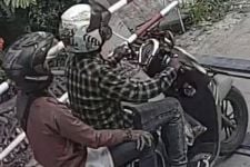 Perampok Uang Rp 52 Juta Milik Pedagang Sembako di Tangerang Terekam CCTV - JPNN.com Banten
