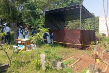 Polisi Ekshumasi Makam Pelajar Tewas Dianiaya Temannya di Bandung - JPNN.com Jabar