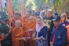 Melepas Biksu Thudong, Mbak Ita: Semarang Memiliki Sejarah Panjang Penyebaran Agama Buddha  - JPNN.com Jateng