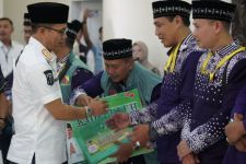 Dadang Supriatna Lepas Keberangkatan 432 Calon Jemaah Haji dari Kabupaten Bandung - JPNN.com Jabar