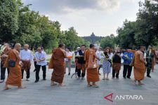 Berjalan dari Kota Semarang, Biksu Thudong Kini Telah Sampai di Candi Borobudur - JPNN.com Jateng
