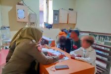 Satpol PP Razia 17 Anak Jalanan di Exit Tol Simo, Langsung Dikirim ke Liponsos - JPNN.com Jatim